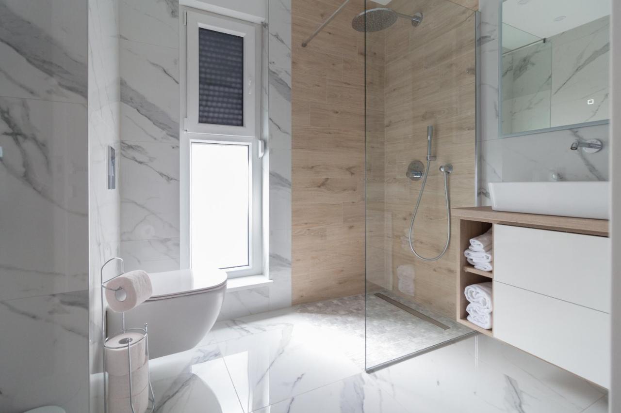 Luxury Beachfront Villa Crystal Aenona - By Ta Leut Agency Nin Eksteriør bilde