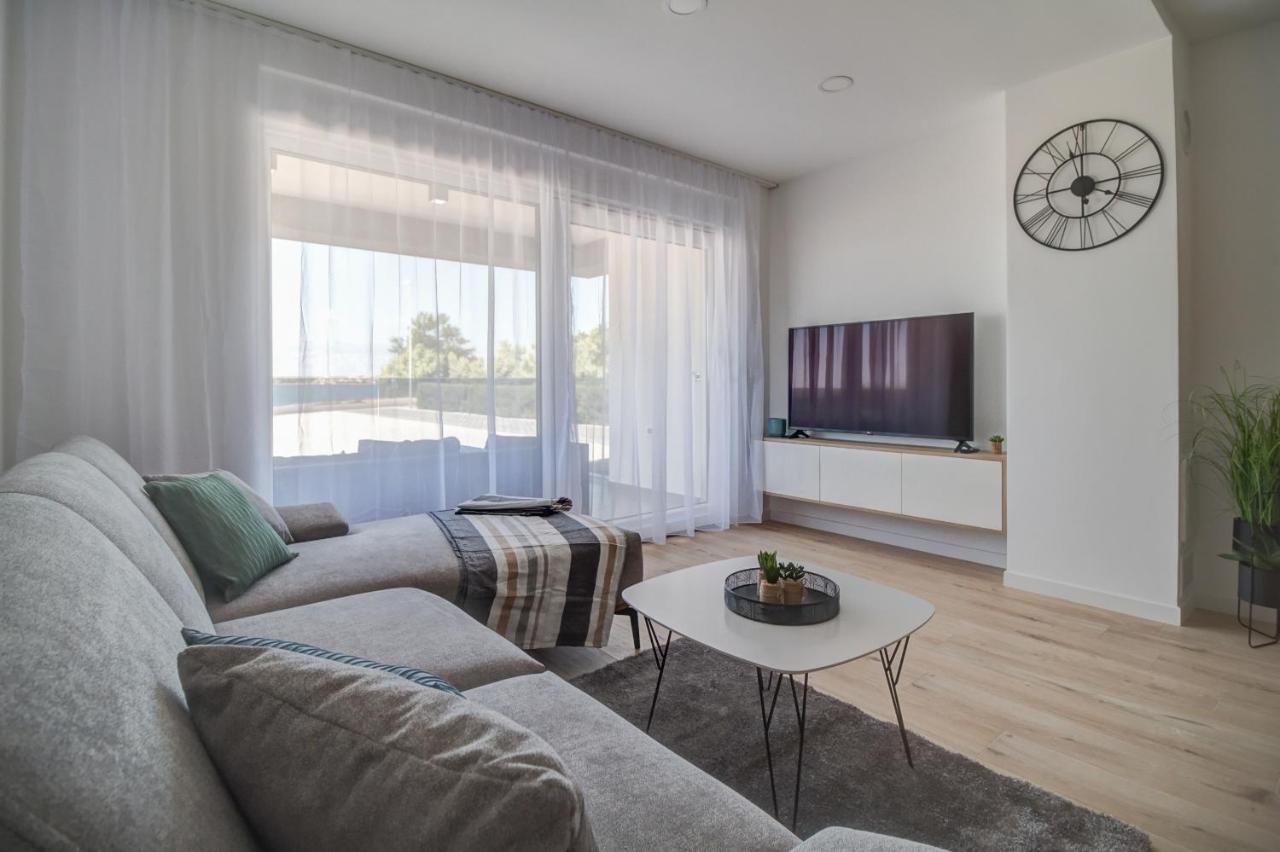 Luxury Beachfront Villa Crystal Aenona - By Ta Leut Agency Nin Eksteriør bilde