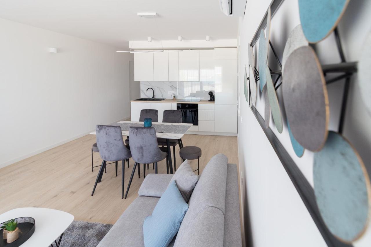 Luxury Beachfront Villa Crystal Aenona - By Ta Leut Agency Nin Eksteriør bilde