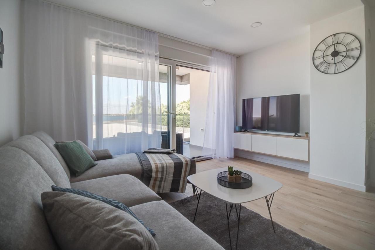 Luxury Beachfront Villa Crystal Aenona - By Ta Leut Agency Nin Eksteriør bilde