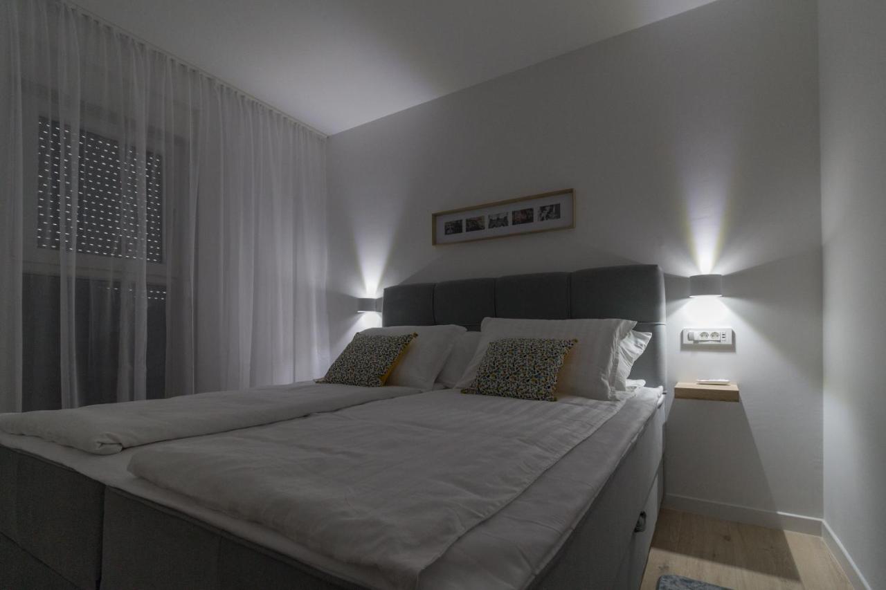 Luxury Beachfront Villa Crystal Aenona - By Ta Leut Agency Nin Eksteriør bilde
